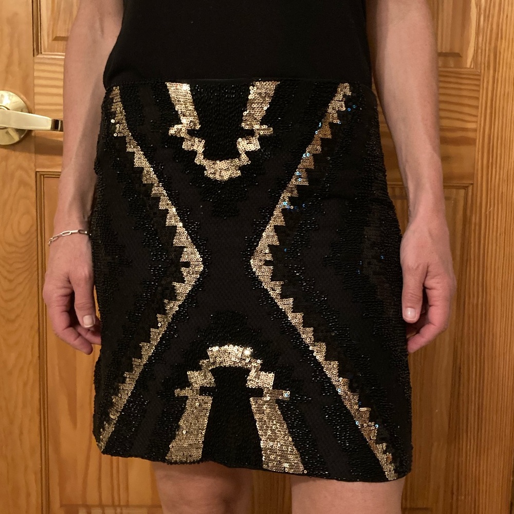 Embellished Skirt 💛🖤
